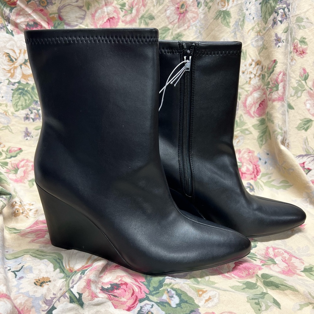 Ankle heeled boots